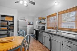 989 Union St - Image 2