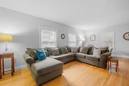 989 Union St - Image 3