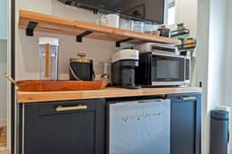 1123 Woodside-STUDIO - Image 3