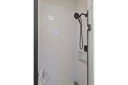 1123 Woodside-STUDIO - Image 5