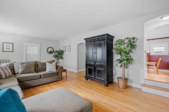 989 Union St - Image 4