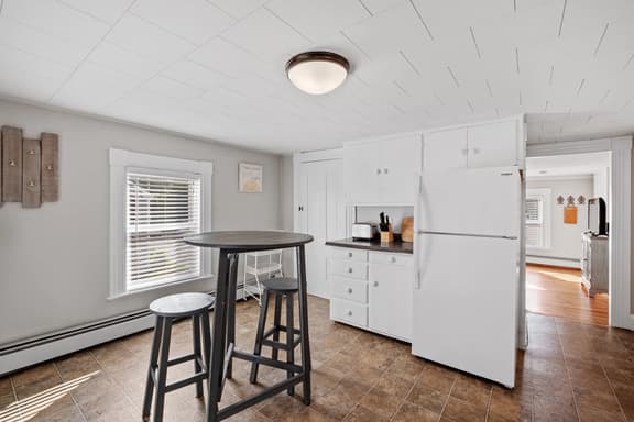 21B Portsmouth Ave - Image 1